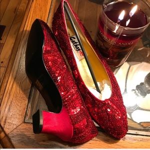 BEADED AND SEQUINED RED PUMPS